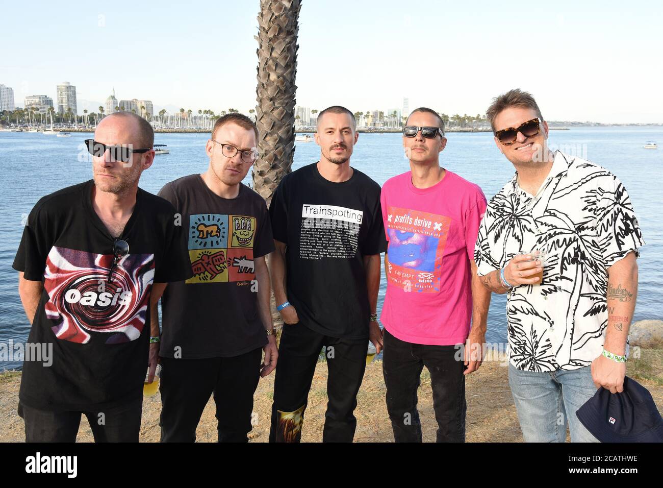 3. August 2019, Lon Beach, California, USA: Matt Maus, Matthew Schwartz, David Quon, Joe Plummer und Nathan Willett von der Band Cold war Kids posieren backstage beim alt 98.7 Summer Camp im Queen Mary. (Bild: © Billy Bennight/ZUMA Wire) Stockfoto