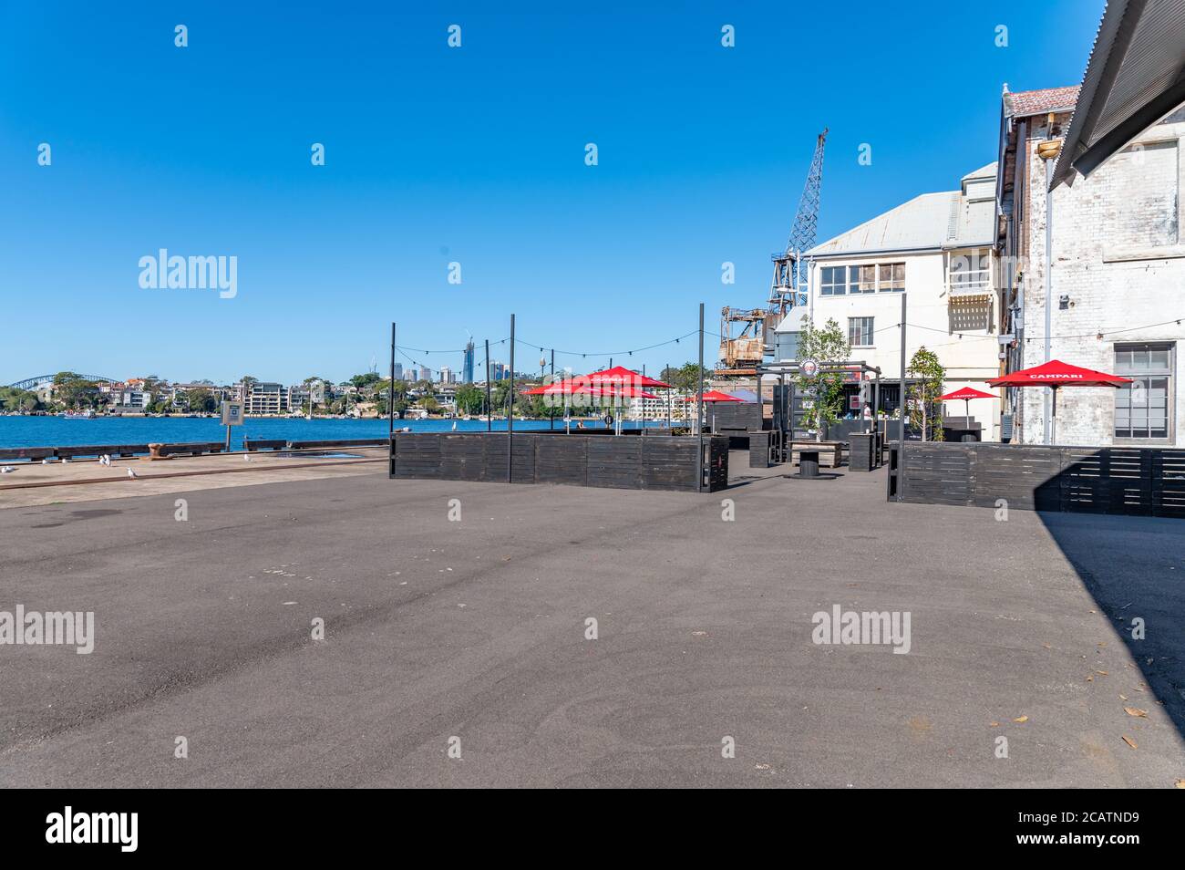 Restaurant auf Cockatoo Island während der Sydney Biennale nach Ende Aussperrung an einem sonnigen Winternachmittag Stockfoto