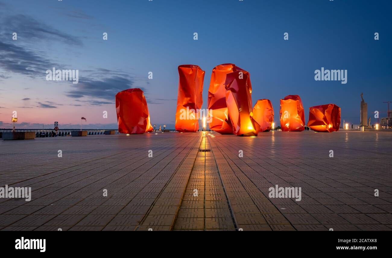 Moderne Kunst "Rock Strangers" in der Nähe des Strandes von Ostend in Belgien Stockfoto