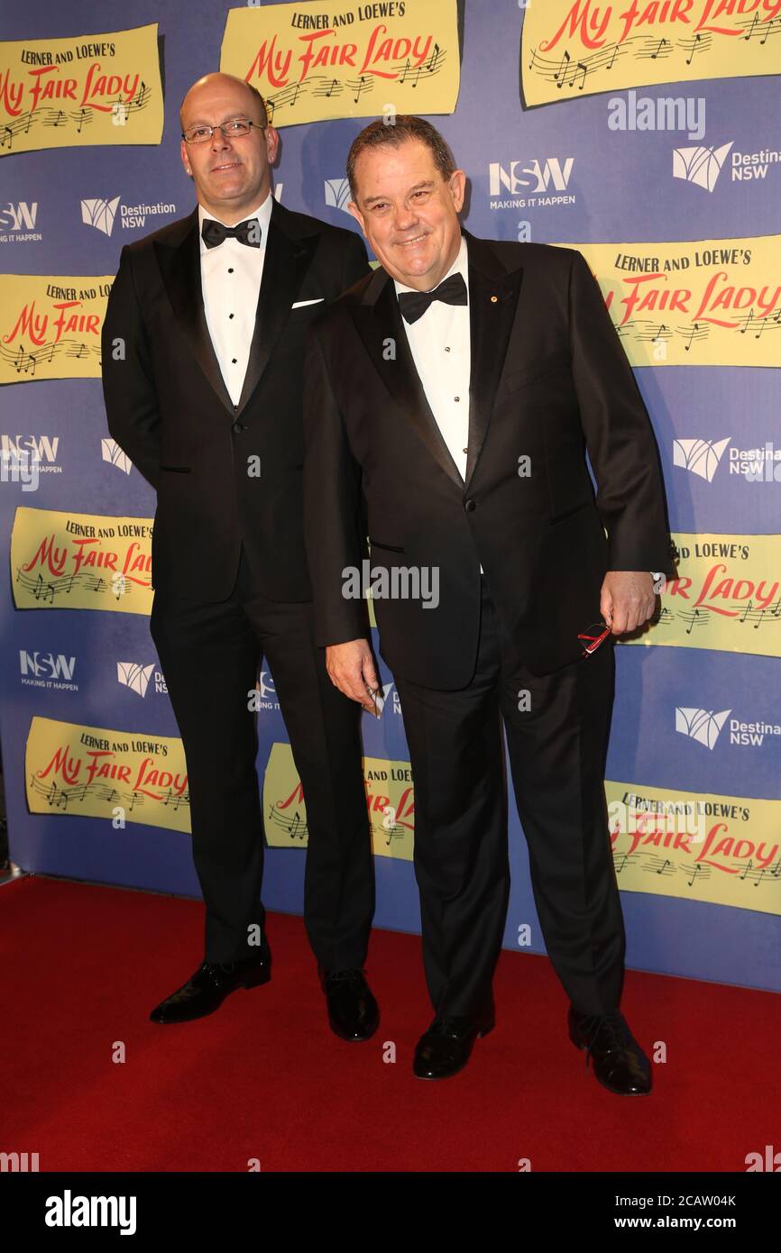 TBC kommt auf dem roten Teppich für die My Fair Lady Australian Premiere im Joan Sutherland Theatre, Sydney Opera House. Stockfoto