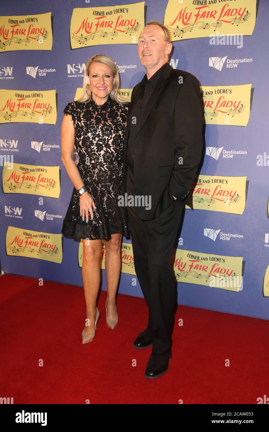 Angela Bishop kommt auf dem roten Teppich für die My Fair Lady Australian Premiere im Joan Sutherland Theatre, Sydney Opera House. Stockfoto