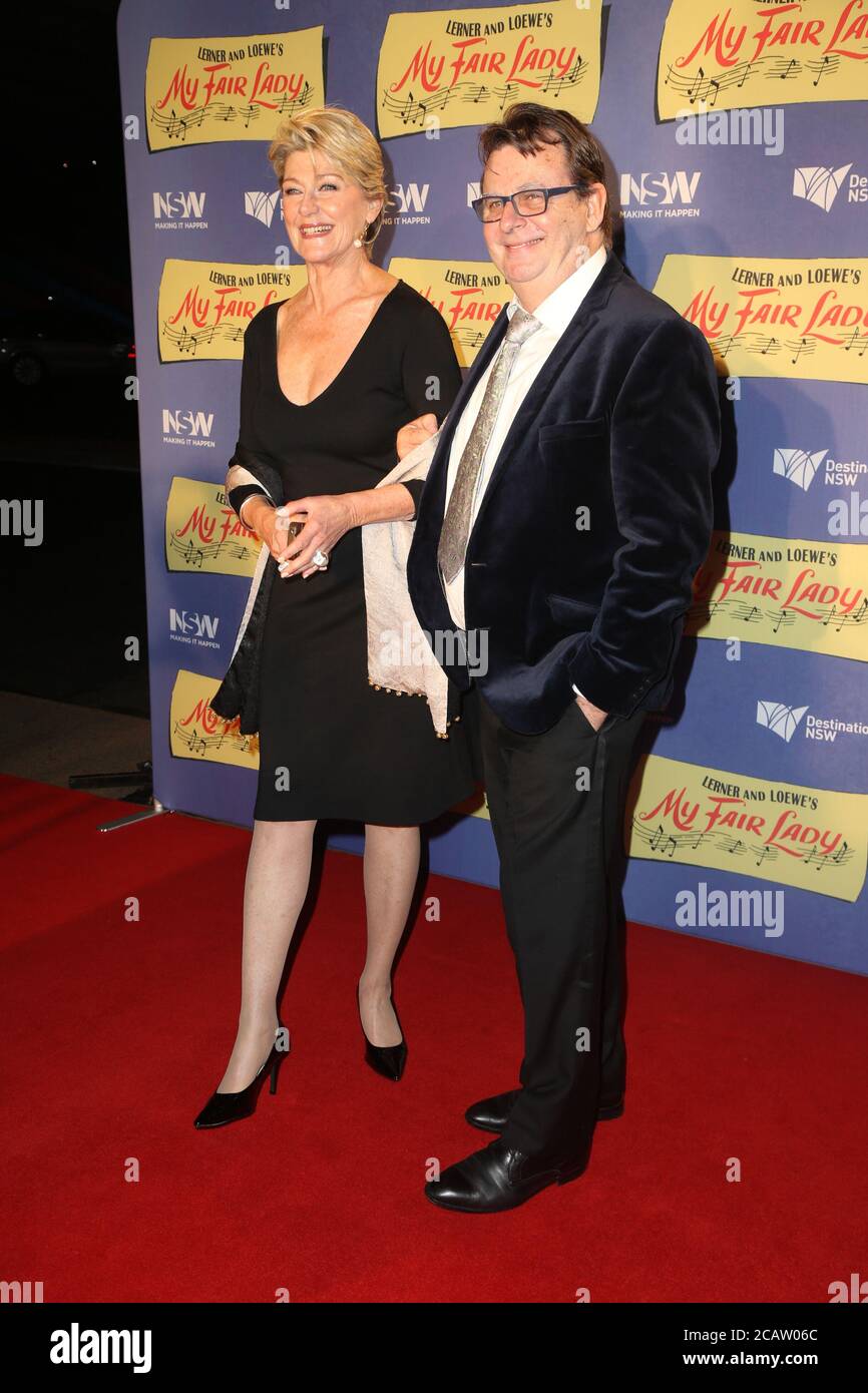 TBC kommt auf dem roten Teppich für die My Fair Lady Australian Premiere im Joan Sutherland Theatre, Sydney Opera House. Stockfoto