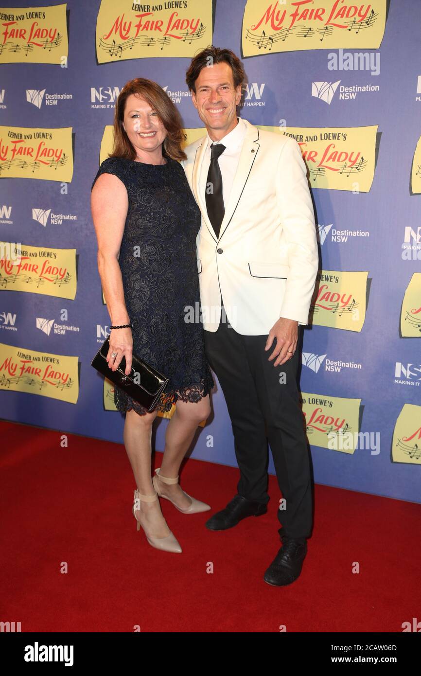 TBC kommt auf dem roten Teppich für die My Fair Lady Australian Premiere im Joan Sutherland Theatre, Sydney Opera House. Stockfoto