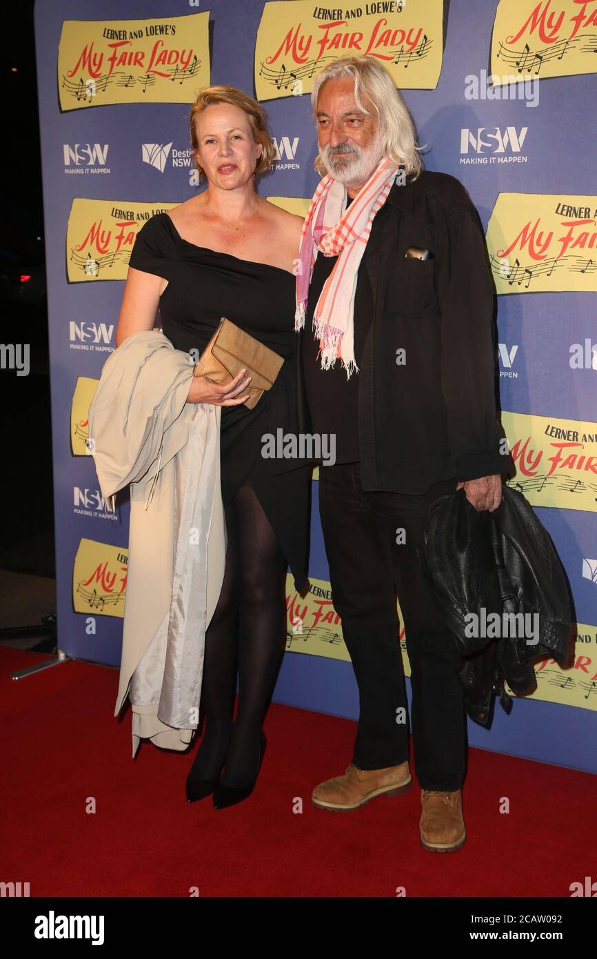 TBC kommt auf dem roten Teppich für die My Fair Lady Australian Premiere im Joan Sutherland Theatre, Sydney Opera House. Stockfoto
