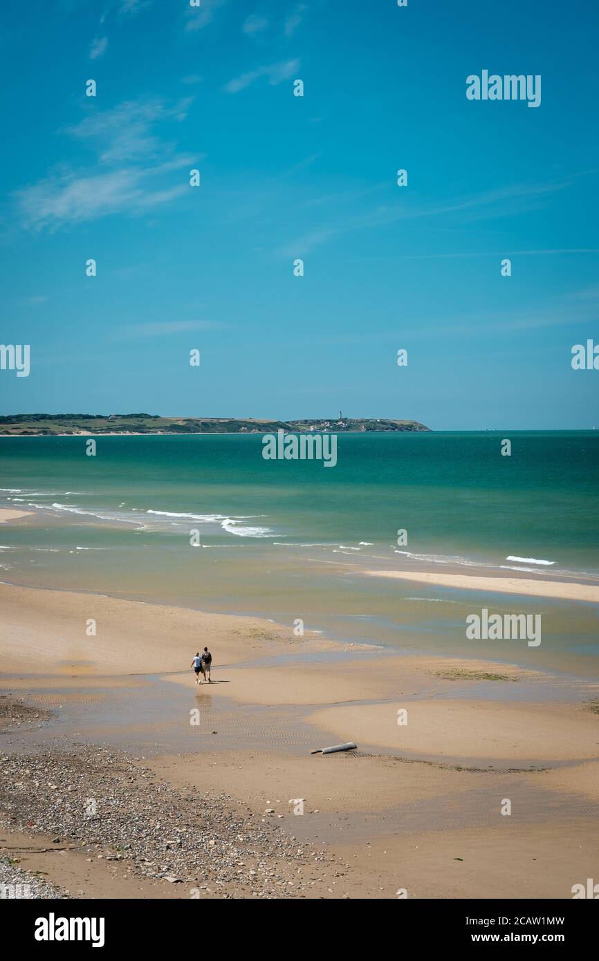 Toursists am Strand von Wissant in Frankreich Stockfoto