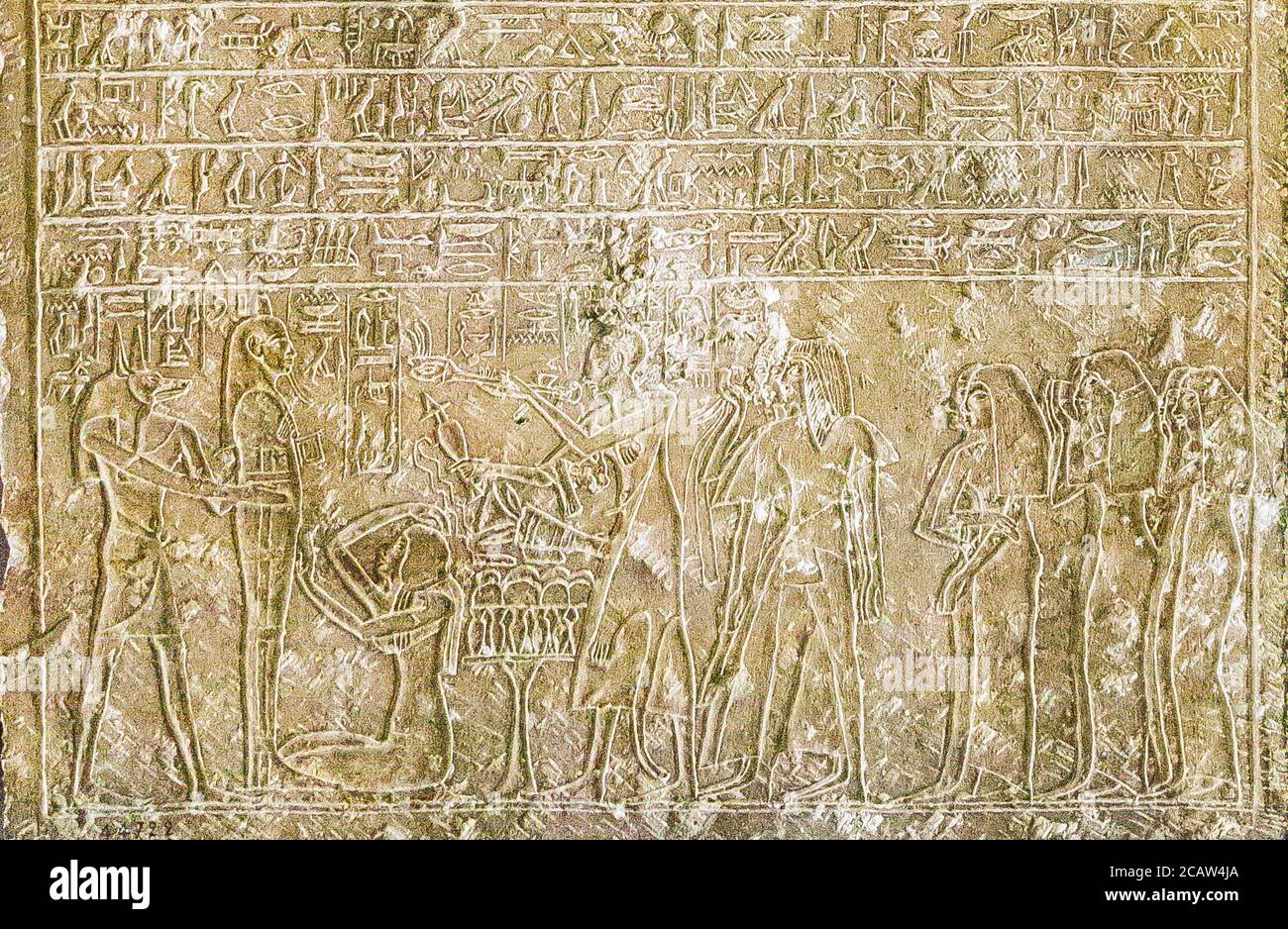 Ägypten, Kairo, Ägyptisches Museum, Stele von Ipuia und Nefertari, Saqqara, Dynastie 18, Nordseite der Teti Pyramide. Weihrauch und Trankopfer für die Mumie. Stockfoto