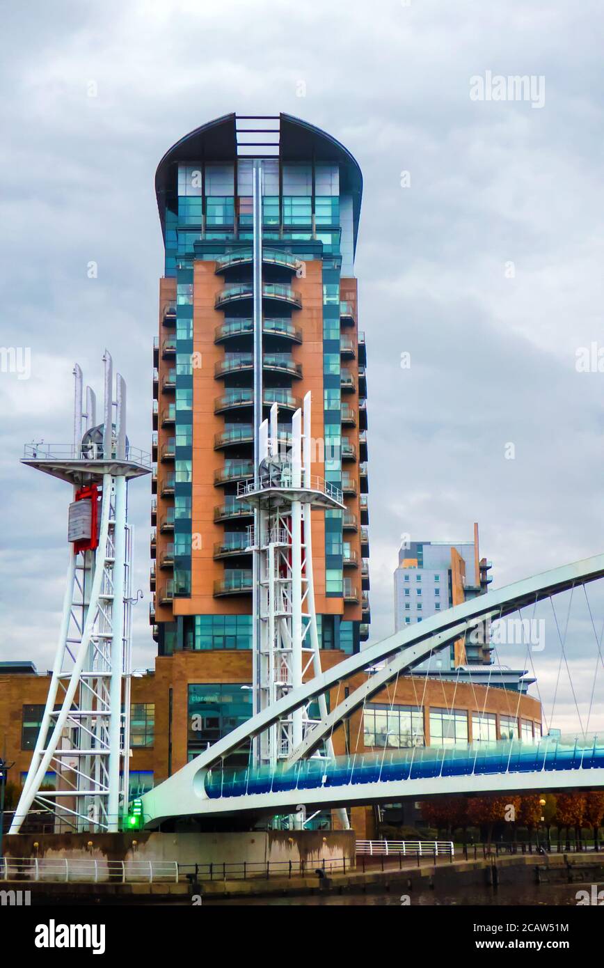 Quay Plaza und Salford Quays Footbridge, The Quays, Salford, Greater Manchester, England, Großbritannien Stockfoto