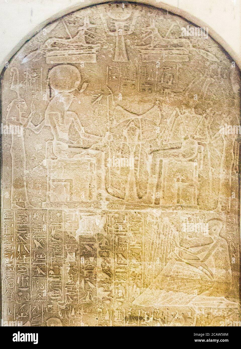 Ägypten, Kairo, Ägyptisches Museum, Stele von Khaemwaset Kaiuia, Dynastie 19, Saqqara. Er wird als Harfenist dargestellt. Stockfoto