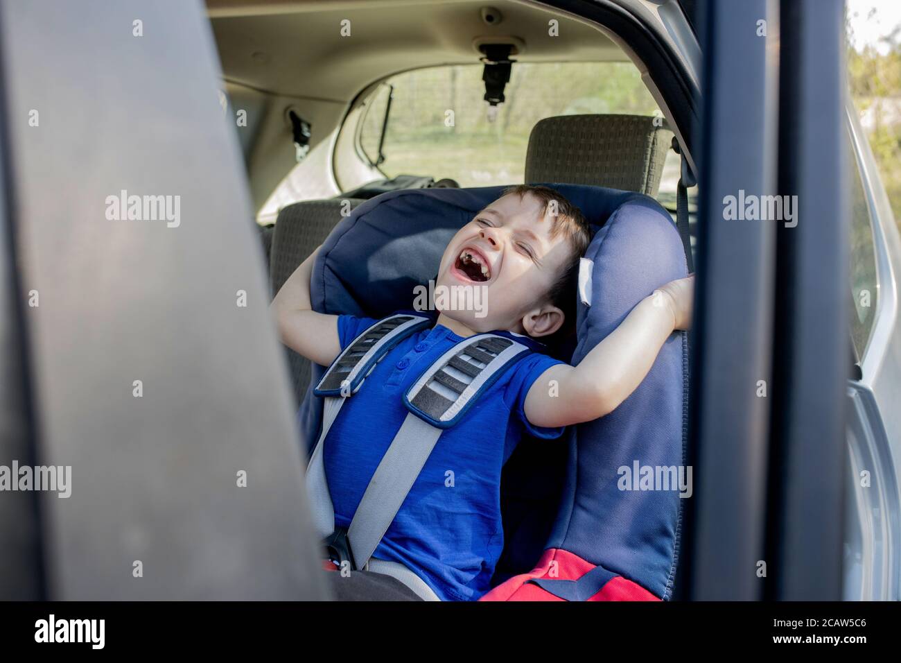 Kind 8 Jahre Ständig Schlechte Laune 4 jahre alt im autokindersitz -Fotos und -Bildmaterial in hoher
