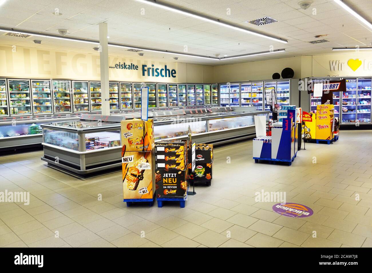 Der Innenraum eines Edeka-Supermarkts Stockfoto