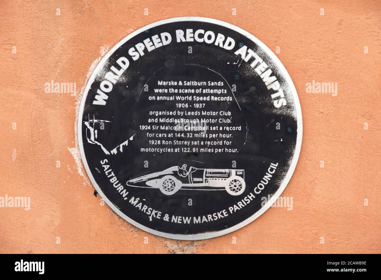 Gedenktafel zur Erinnerung an die Versuche des Weltrekords in Saltburn By Das Meer, England, Großbritannien und auch Marske Stockfoto