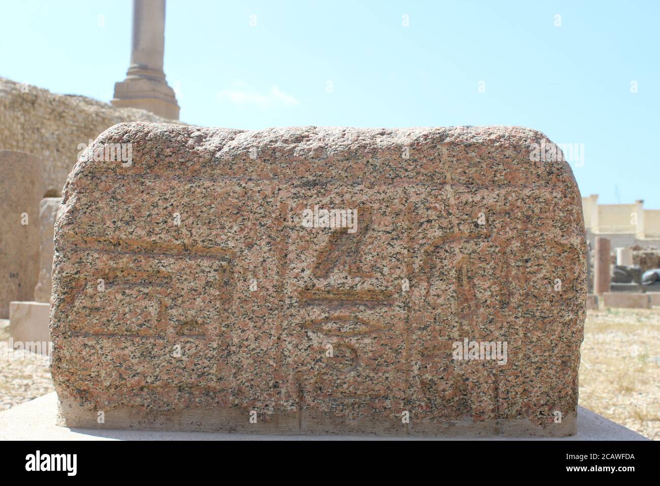 Block aus rotem Granit. Stockfoto