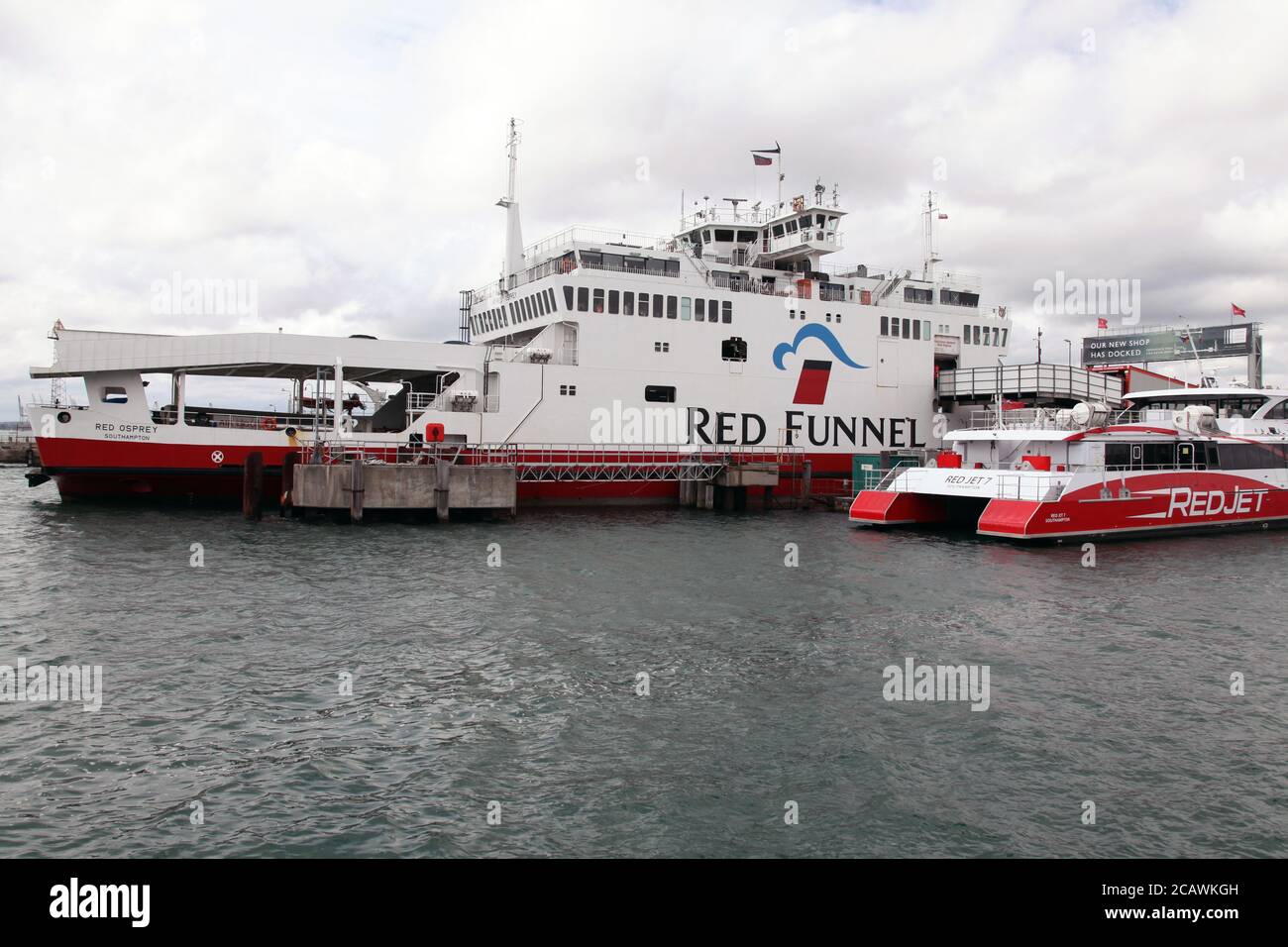 Red Osprey, Red Funnel Ferry zur Isle of Wight, Town Quay, Southampton, England, Großbritannien, August 2020 Stockfoto