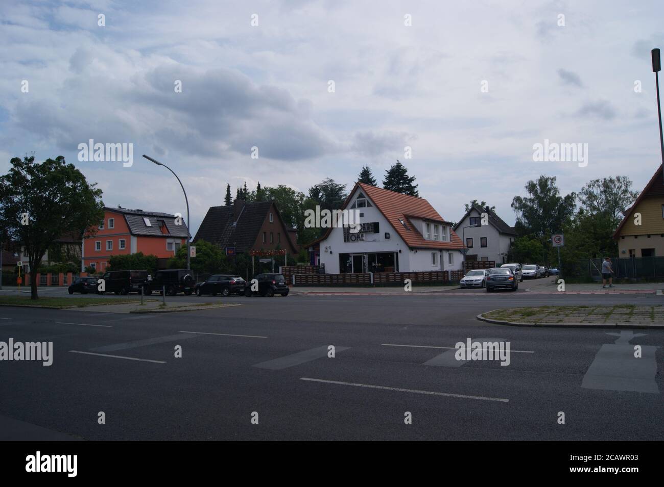 Mülheimer Straße Ecke Falkenseer Chaussee mit Blick auf die Shisha-Bar 'Shisha Home' Stockfoto