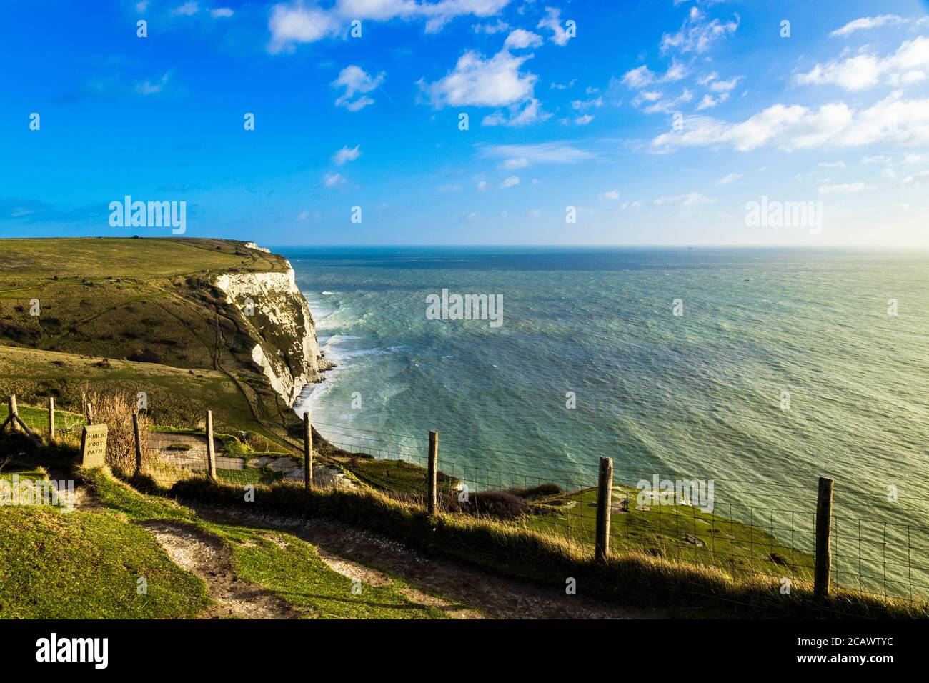 Saxon Shore Way weiße Klippen von Dover Dezember Kent Süden ostengland Hell sonnig kalt windig Morgen Stockfoto