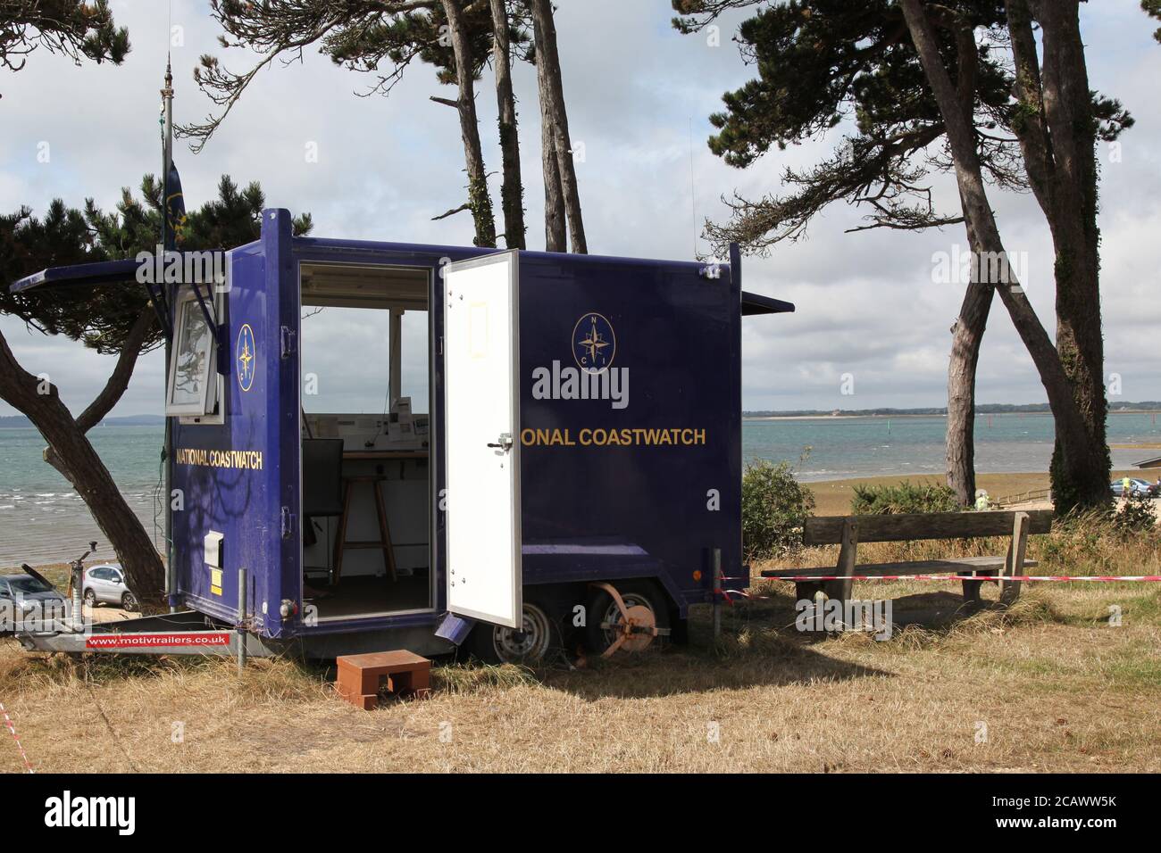 National Coastwatch Coastguard Station in Lepe Beach and Country Park, Hampshire, England, Großbritannien, August 2020 Stockfoto