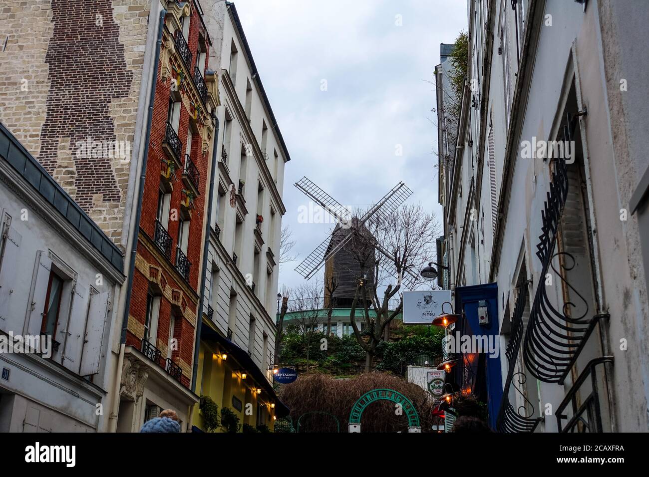 Impressionen von einer Reise nach Paris im Winter 2020 - Moulin Rouge im nördlichen Pariser Viertel Montmartre! Stockfoto