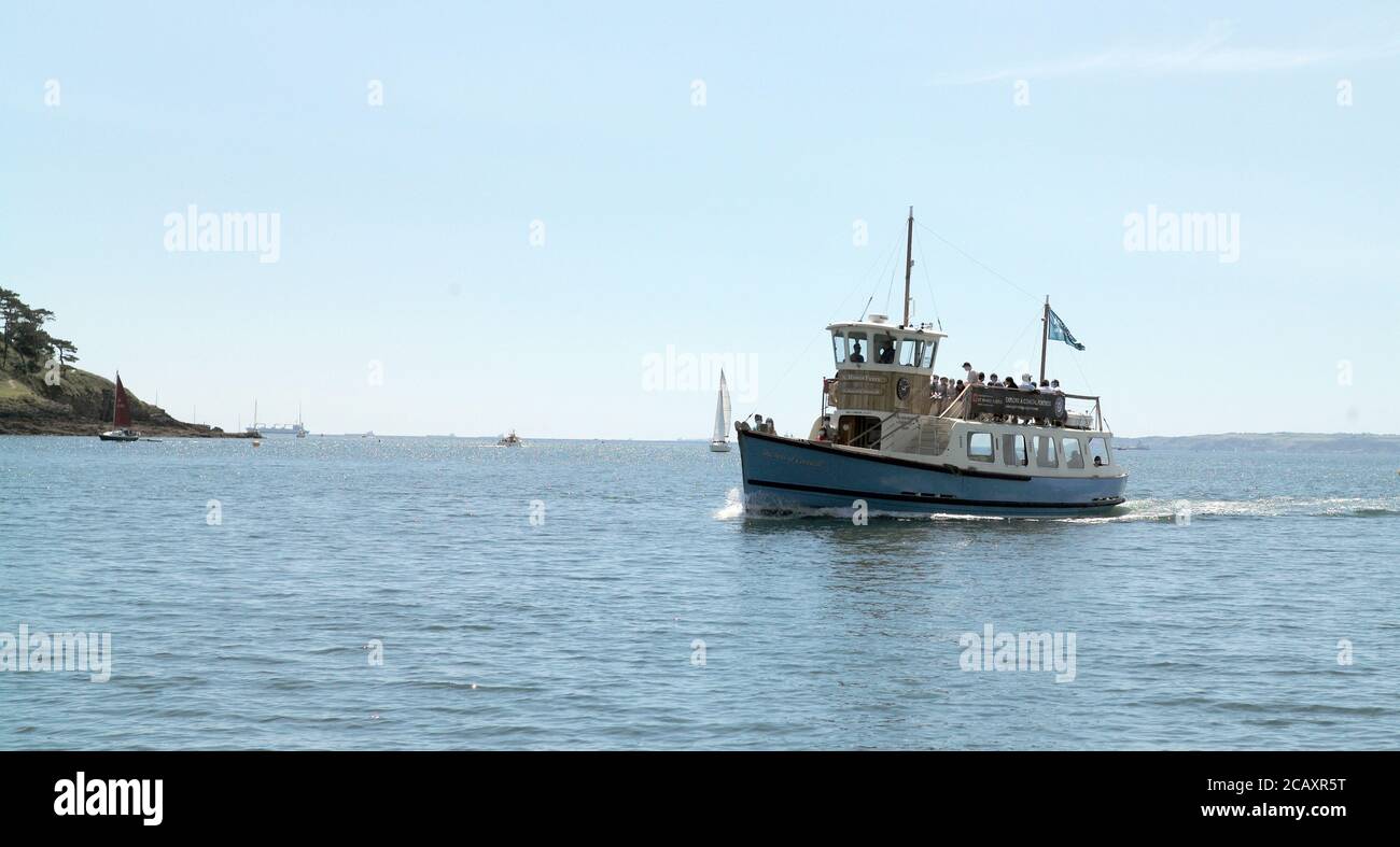 Die Falmouth/St Mawes Fähre kommt am 21. Juli 2020 im Hafen von St. Mawes in der Nähe von St. Anthony Head in Cornwall, Großbritannien an. Bild John Voos Stockfoto