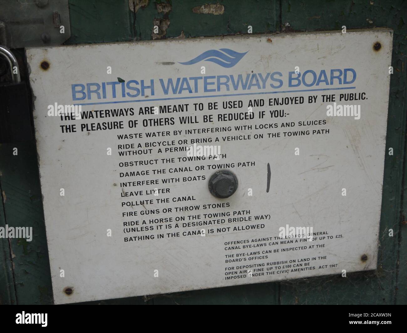 Nahaufnahme eines britischen Wasserwege-Schildes Stockfoto