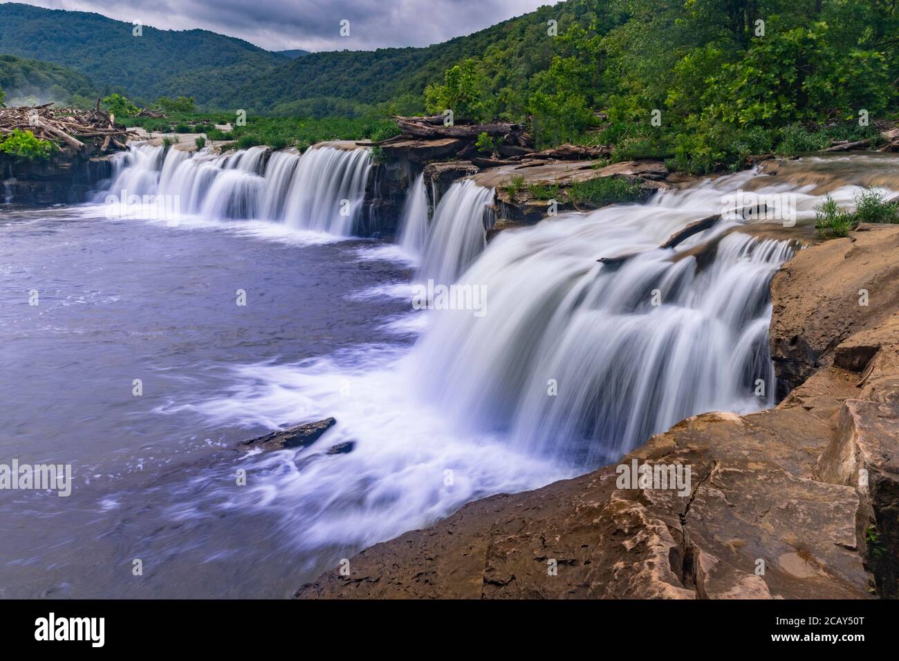 Fließendes Wasser Sandstein Falls auf dem New River, West Virginia, USA Stockfoto