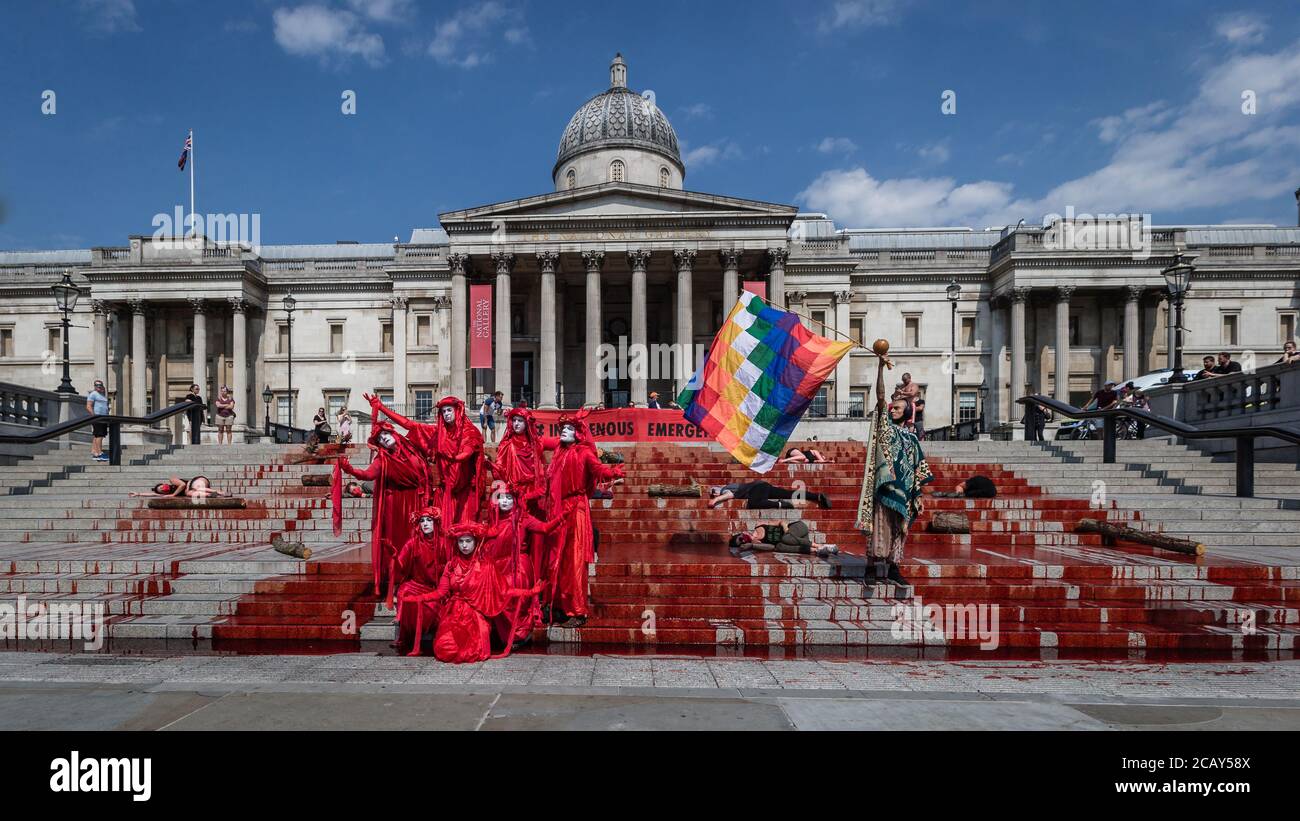 Protestgruppen nehmen am Internationalen Tag der indigenen Völker der Welt am Trafalgar Square in London Teil Stockfoto