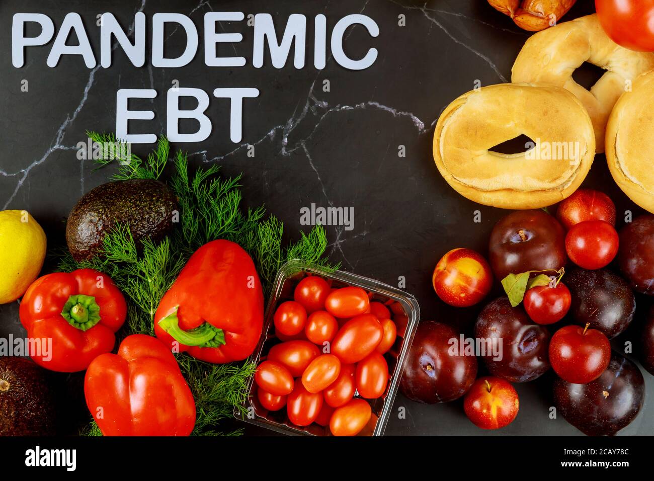Pandemie EBT Hilfe für die Familie während der Schule geschlossen. Covid-19-Konzept. Stockfoto