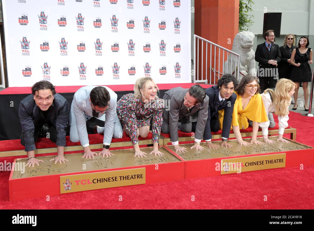 LOS ANGELES - 1. MAI: Johnny Galecki, Jim Parsons, Kaley Cuoco, Simon