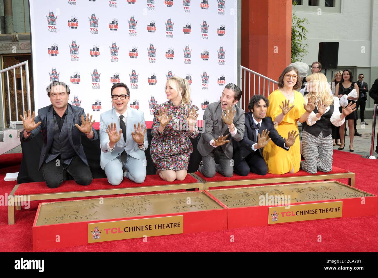 LOS ANGELES - 1. MAI: Johnny Galecki, Jim Parsons, Kaley Cuoco, Simon