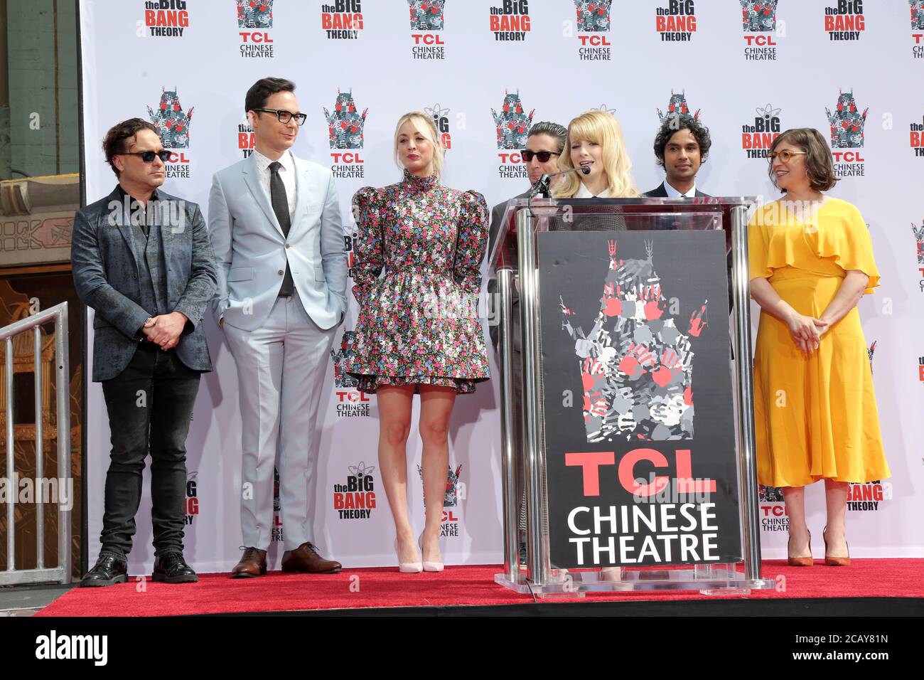 LOS ANGELES - 1. MAI: Johnny Galecki, Jim Parsons, Kaley Cuoco, Simon