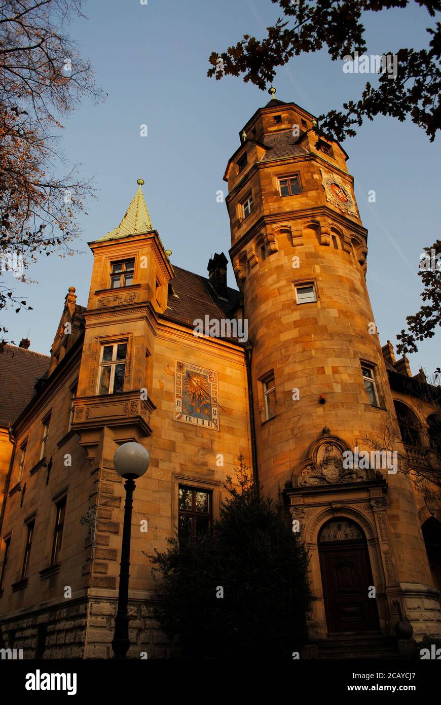 Liebieghaus Museum. Es befindet sich in der Villa Liebieg und wurde zwischen 1892 und 1896 von Leonhard Romeis (1854-1904) erbaut. Außenansicht. Frankfurt, Deutschland. Stockfoto