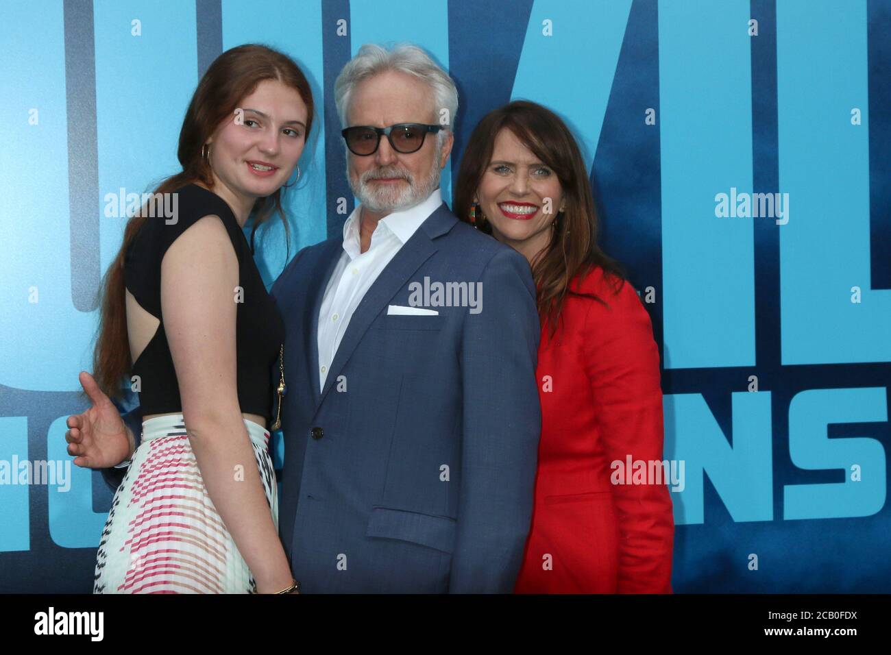 LOS ANGELES - MAI 18: Mary Louisa Whitford, Bradley Whitford, Amy Landecker bei der 'Godzilla: King of the Monsters' Premiere im TCL Chinese Theatre IMAX am 18. Mai 2019 in Los Angeles, CA Stockfoto