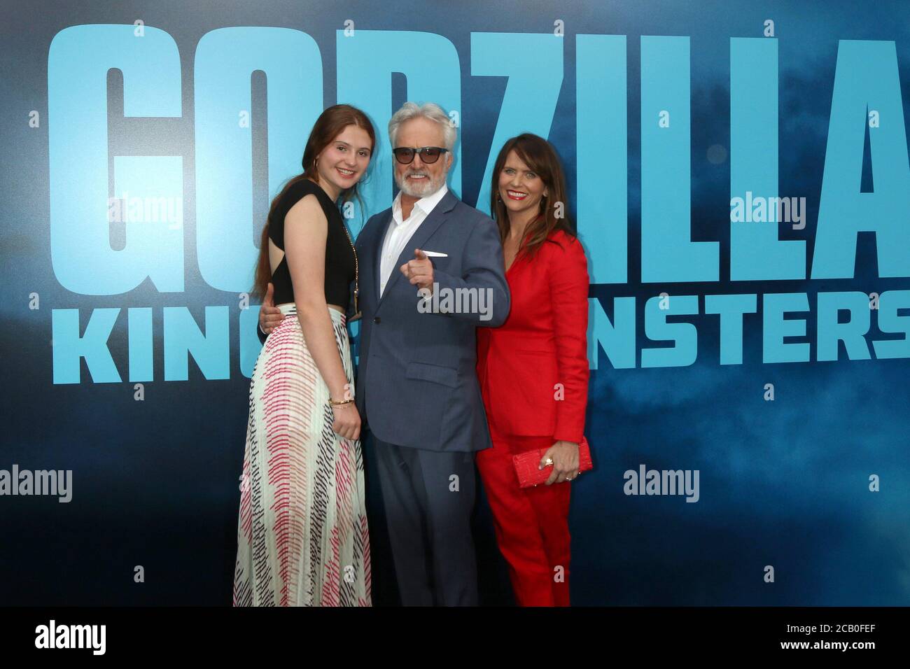 LOS ANGELES - MAI 18: Mary Louisa Whitford, Bradley Whitford, Amy Landecker bei der 'Godzilla: King of the Monsters' Premiere im TCL Chinese Theatre IMAX am 18. Mai 2019 in Los Angeles, CA Stockfoto