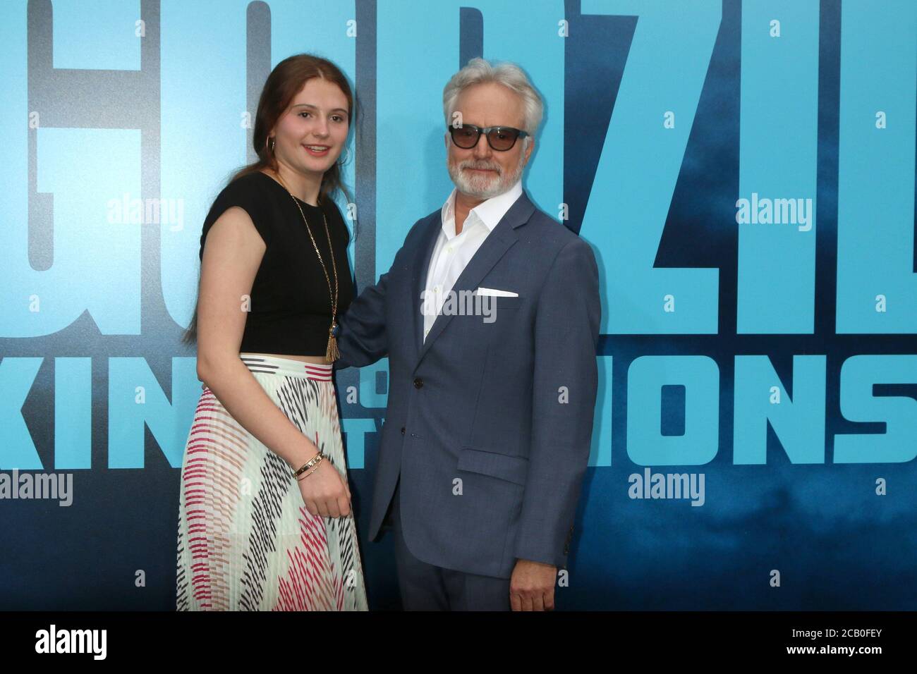 LOS ANGELES - MAI 18: Mary Louisa Whitford, Bradley Whitford bei der 'Godzilla: King of the Monsters' Premiere im TCL Chinese Theatre IMAX am 18. Mai 2019 in Los Angeles, CA Stockfoto