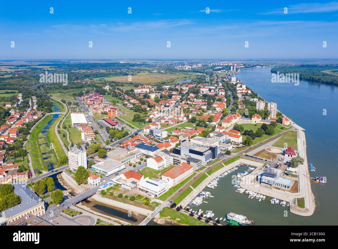 Stadt Vukovar und Donau, Slawonien und Srijem Regionen von Kroatien, Drohne Luftaufnahme Stockfoto