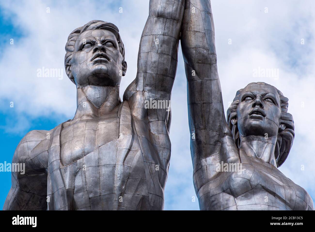 Denkmalarbeiter und Kolchosfrau oder Skulptur von Rabotschij i Kolchosnitsa in Moskau in Russland. Stockfoto