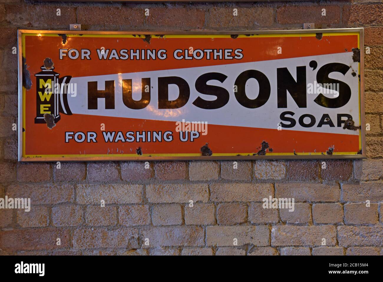 Ein Vintage Emaille Werbeschild für Hudson's Seife im National Railway Museum, York Stockfoto