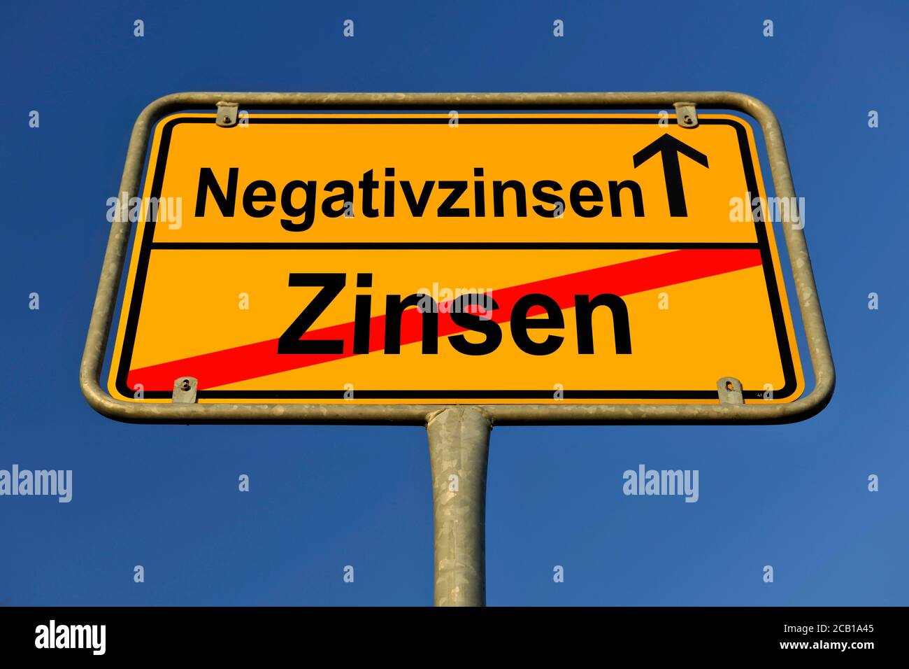 FOTOMONTAGE, symbolisches Bild Negatives Interesse, Strafzinsen, Deutschland Stockfoto
