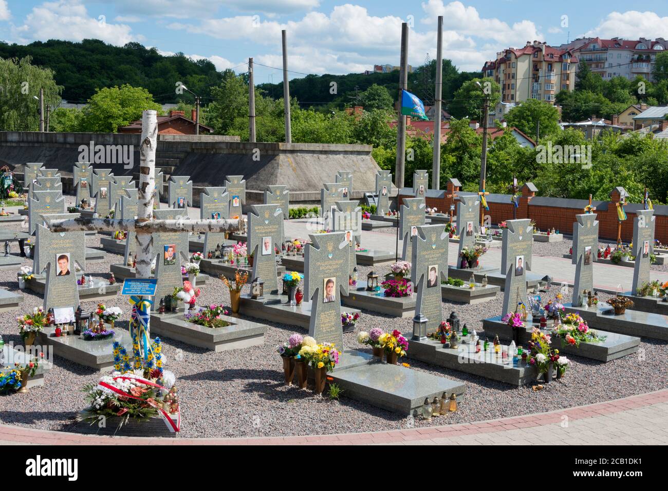 Lviv, Ukraine - Ukrainische National Army Memorial in Lychakiv Friedhof. Ein berühmter und historischer Friedhof in Lviv, Ukraine. Stockfoto