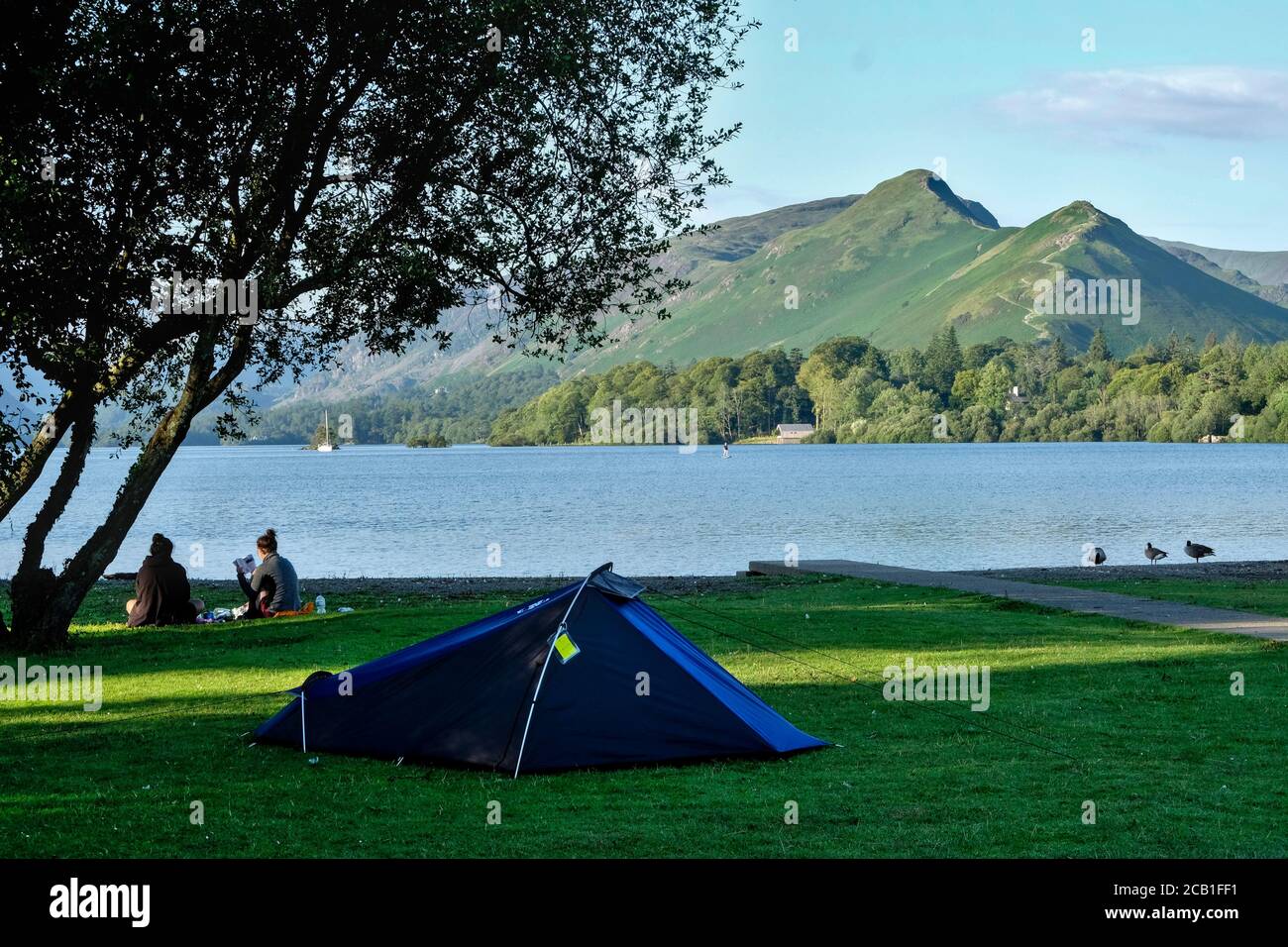 Camper am Ufer von Derwentwater, Lake District Stockfoto