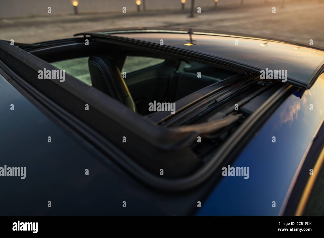 Panorama-Dach Im Auto Große Windschutzscheibe Im Auto Stockbild - Bild von  glas, innere: 233433647