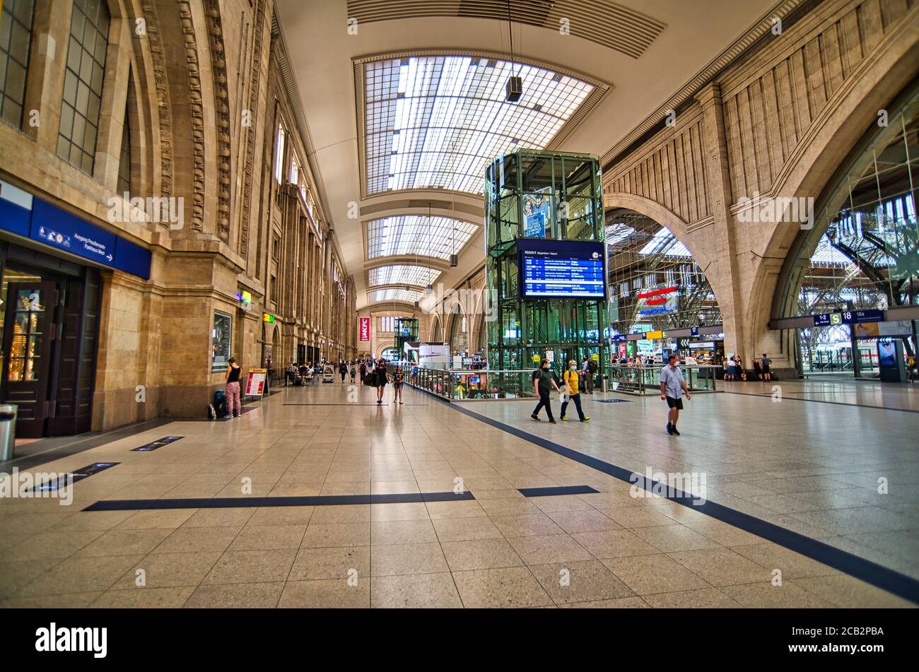 Bahnsteig am Leipziger Hauptbahnhof Stockfoto