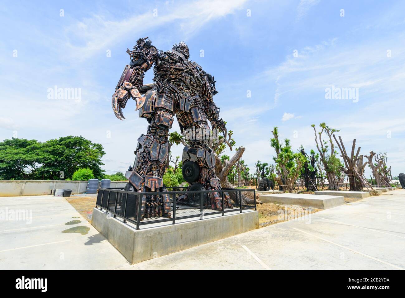 NakhonPathom, Thailand - 6. August 2020 : großes MEGATRON Modellkonzept in der Caltex Tankstelle in NakhonPathom KM.14 Stockfoto