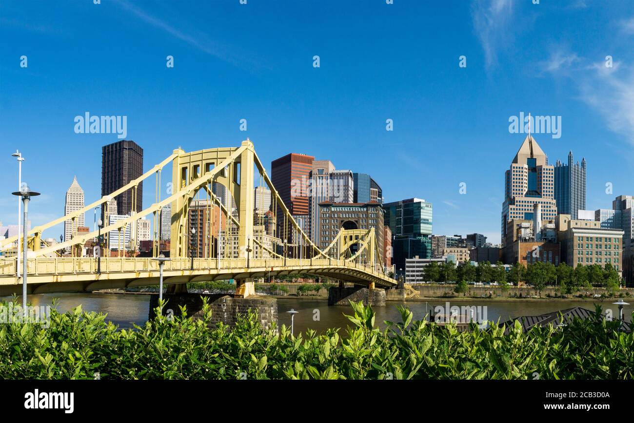 Panorama von Pittsburgh im Sommer Stockfoto