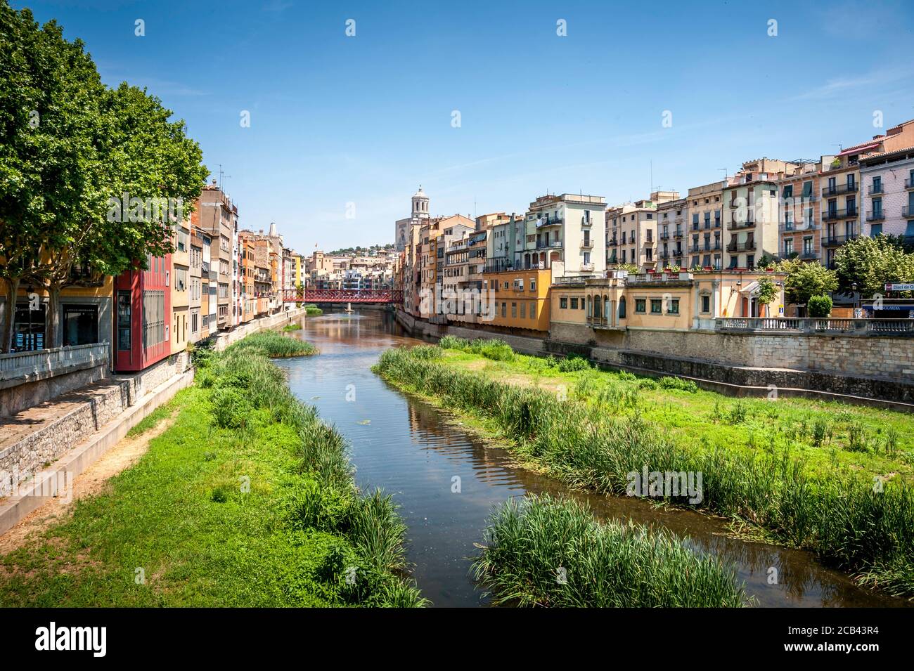 Fluss Onyar und Häuser, Girona Stockfoto