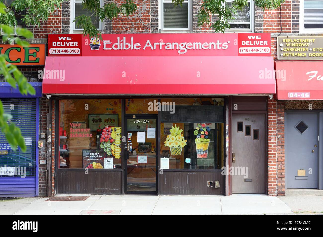 Essbare Arrangements, 84-48 Grand Ave, Queens, New York. NYC-Schaufensterfoto einer Geschenkeladen-Kette im Stadtteil Elmhurst. Stockfoto