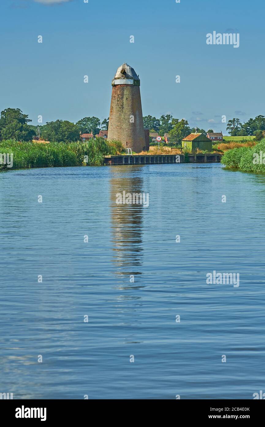 Neaves Entwässerungsmühle befindet sich am Ufer des Flusses Ant in den Norfolk Broads, Norfolk, England Stockfoto