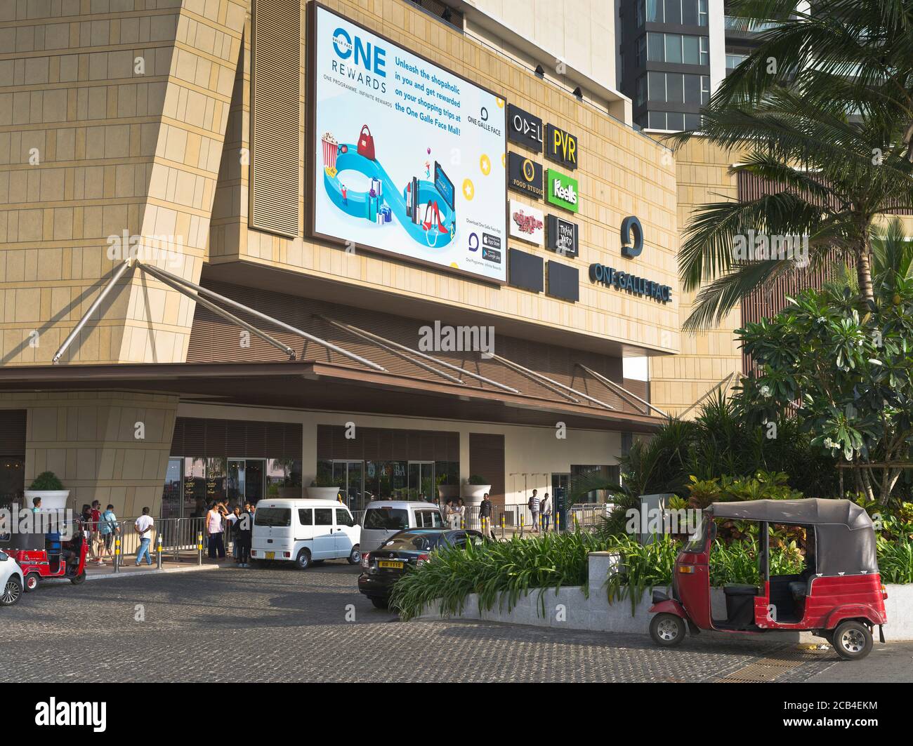 dh Galle Gesicht Grüne Gebäude COLOMBO STADT SRI LANKA Galle Blick auf ein Einkaufszentrum, Außeneingang des Gebäudes Stockfoto