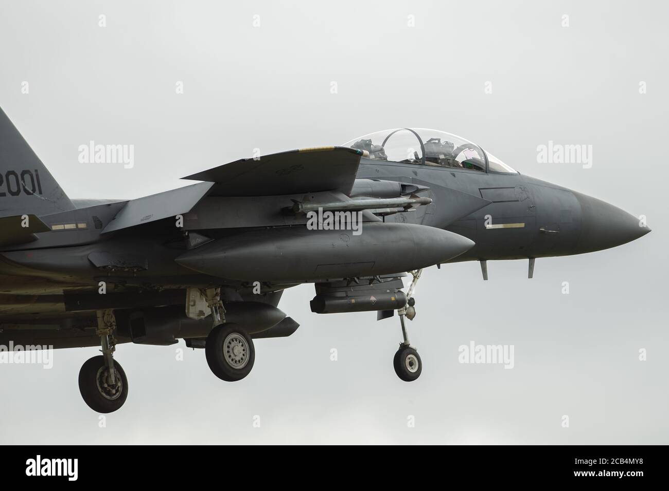 LN AF 01 2001 US Air Force McDonnell Douglas F-15E Schlag Adler des 494th Fighter Squadron (Panthers) 48. Fighter Wing nähert sich RAF Lakenheath. Donnerstag, 16. Juli 2020. (Quelle: Jon Hobley, Mi News) Stockfoto