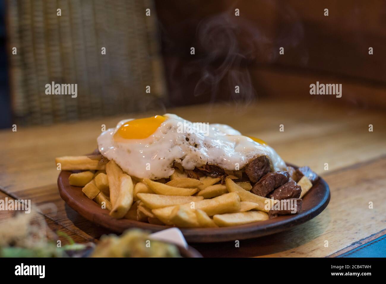 Chorrillana, typisch chilenisches Gericht Stockfoto