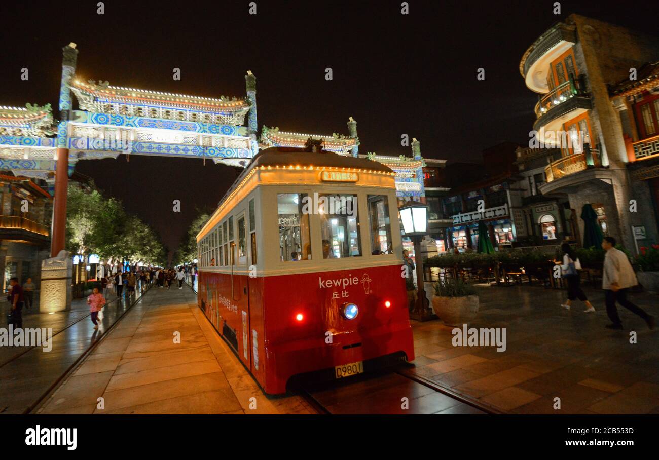 Peking: Dangdang Che (Trolley) in der Qianmen Straße. China Stockfoto